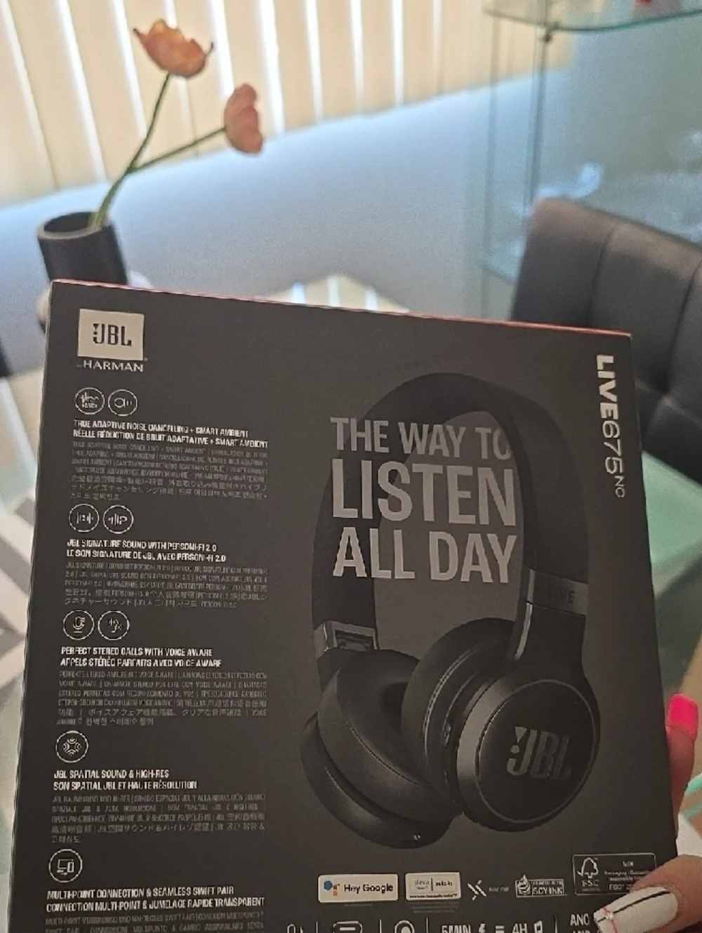 JBL Live 675 Over-Ear Headphones — Black - Picture 4 of 5